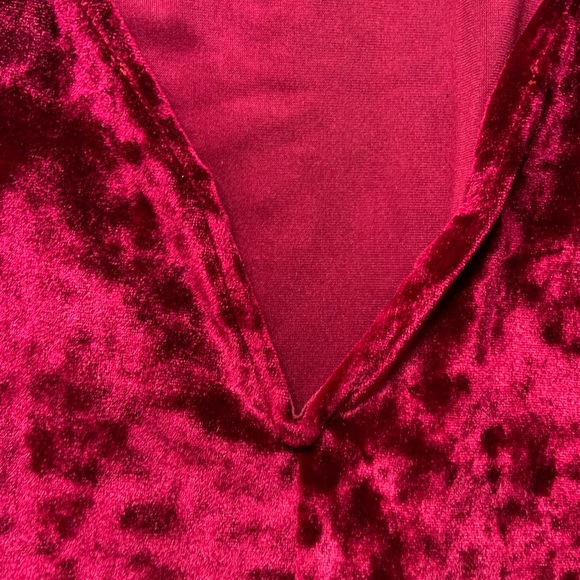 Small burgundy velvet backless Lulus dress - Picture 7 of 16
